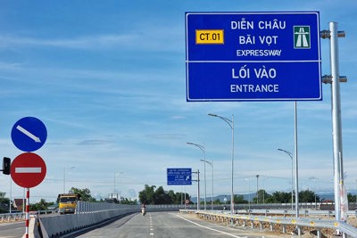 Ngắm cao tốc Diễn Châu - Bãi Vọt trước thời điểm thông xe toàn tuyến