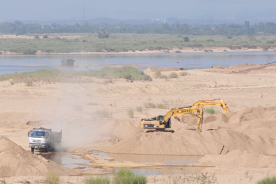 Doanh nghiệp khai thác cát vượt khối lượng để làm cao tốc bị phạt 300 triệu