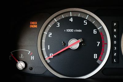 Tại sao đèn check engine nhấp nháy?