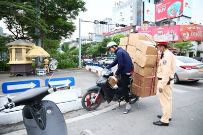 Hà Nội: siết tình trạng chở hàng hoá cồng kềnh trên các tuyến phố nội đô