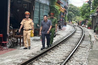 Khảo sát, lên phương án đảm bảo an toàn giao thông phố cà phê đường tàu