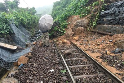 Hàng trăm điểm có nguy cơ sạt lở trên tuyến đường sắt Bắc – Nam