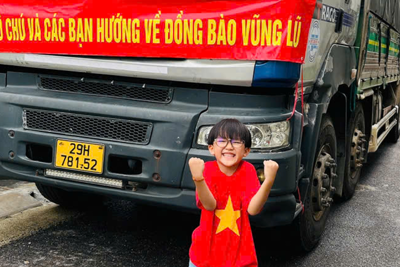 Em bé Hà Nội kêu gọi cứu trợ đồng bào lũ lụt