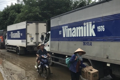 Vinamilk tiếp tục hỗ trợ người dân sau bão lũ