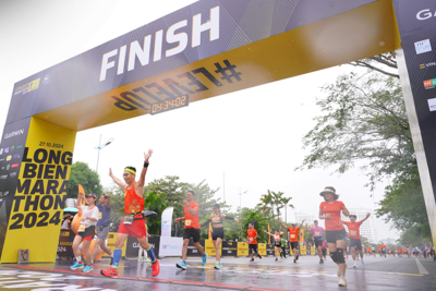 Hơn 15.000 vận động viên tham gia tranh tài tại Giải chạy Longbien Marathon 2024