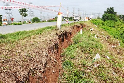 Công bố tình huống khẩn cấp sạt lở mái đê hữu Đáy tại huyện Quốc Oai