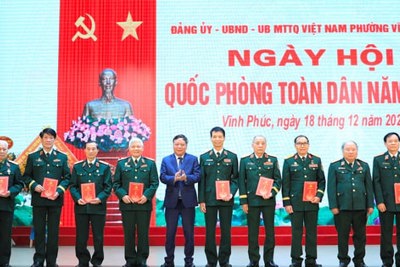 Phó Bí thư Thường trực Thành ủy dự Ngày hội Quốc phòng toàn dân tại phường Vĩnh Phúc