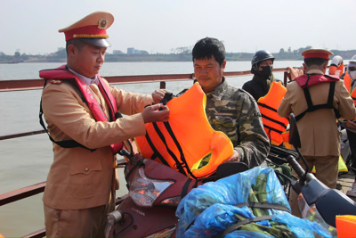 Hà Nội triển khai cao điểm đảm bảo an toàn giao thông trên sông