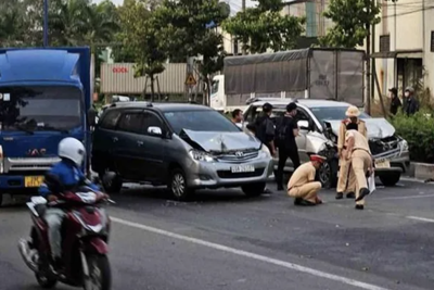 Nguyên nhân vụ tai nạn liên hoàn giữa 4 ô tô, giao thông ùn ứ