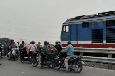 Hà Nội: một người phụ nữ tử vong sau va chạm với tàu hỏa