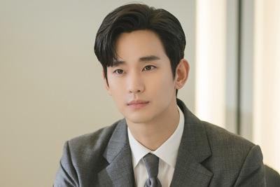 Kim Soo Hyun bị chỉ trích không đến viếng Kim Sae Ron