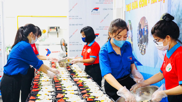 Bếp ăn Thanh niên quận Hà Đông trao yêu thương, sát cánh cùng tuyến đầu chống dịch Covid-19