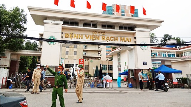 Hơn 200 cán bộ y tế nghỉ việc, chuyển công tác: Bệnh viện Bạch Mai nói gì?