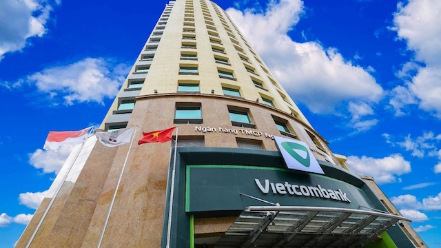 Vietcombank giảm tới 1% lãi suất cho vay hỗ trợ doanh nghiệp, người dân miền Trung bị ảnh hưởng bão lũ