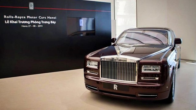 Worlds Most Luxurious Car NEW Rolls Royce Phantom 82  Making The Best  Better  YouTube