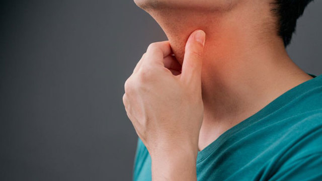 Các thành phần chính có trong thuốc đau họng giúp giảm đau và viêm?
