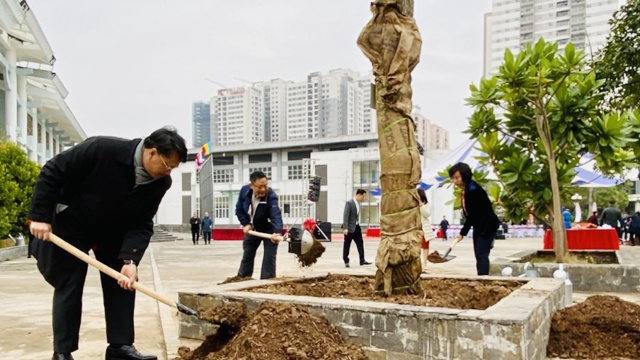 Quận Thanh Xuân phát động Tết trồng cây Xuân Quý Mão
