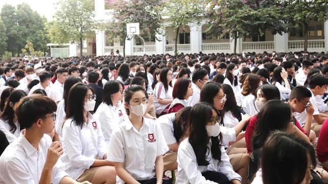 Trường THPT Khoa học Giáo dục tuyển sinh lớp 10 học tại Hòa Lạc