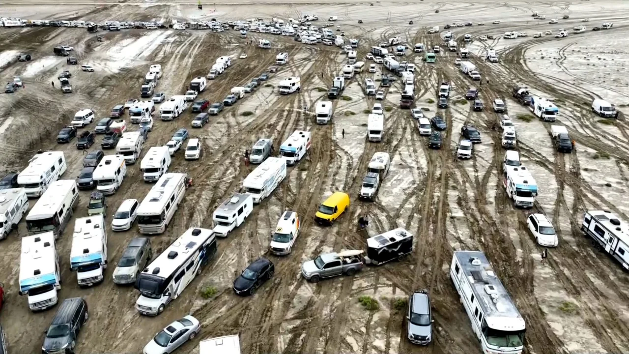 Ác mộng Burning Man: hàng chục nghìn người Mỹ đang mắc kẹt