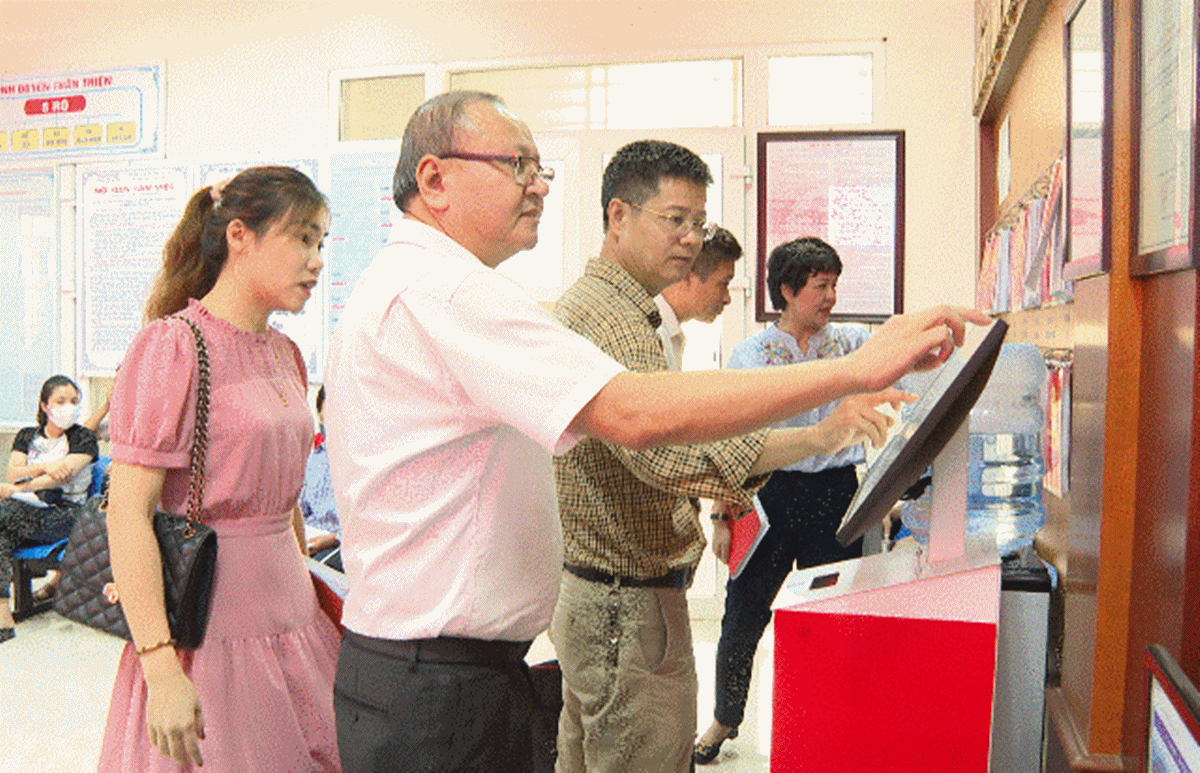 Huyện Phú Xuyên chọn người dân và doanh nghiệp làm trung tâm chuyển đổi số