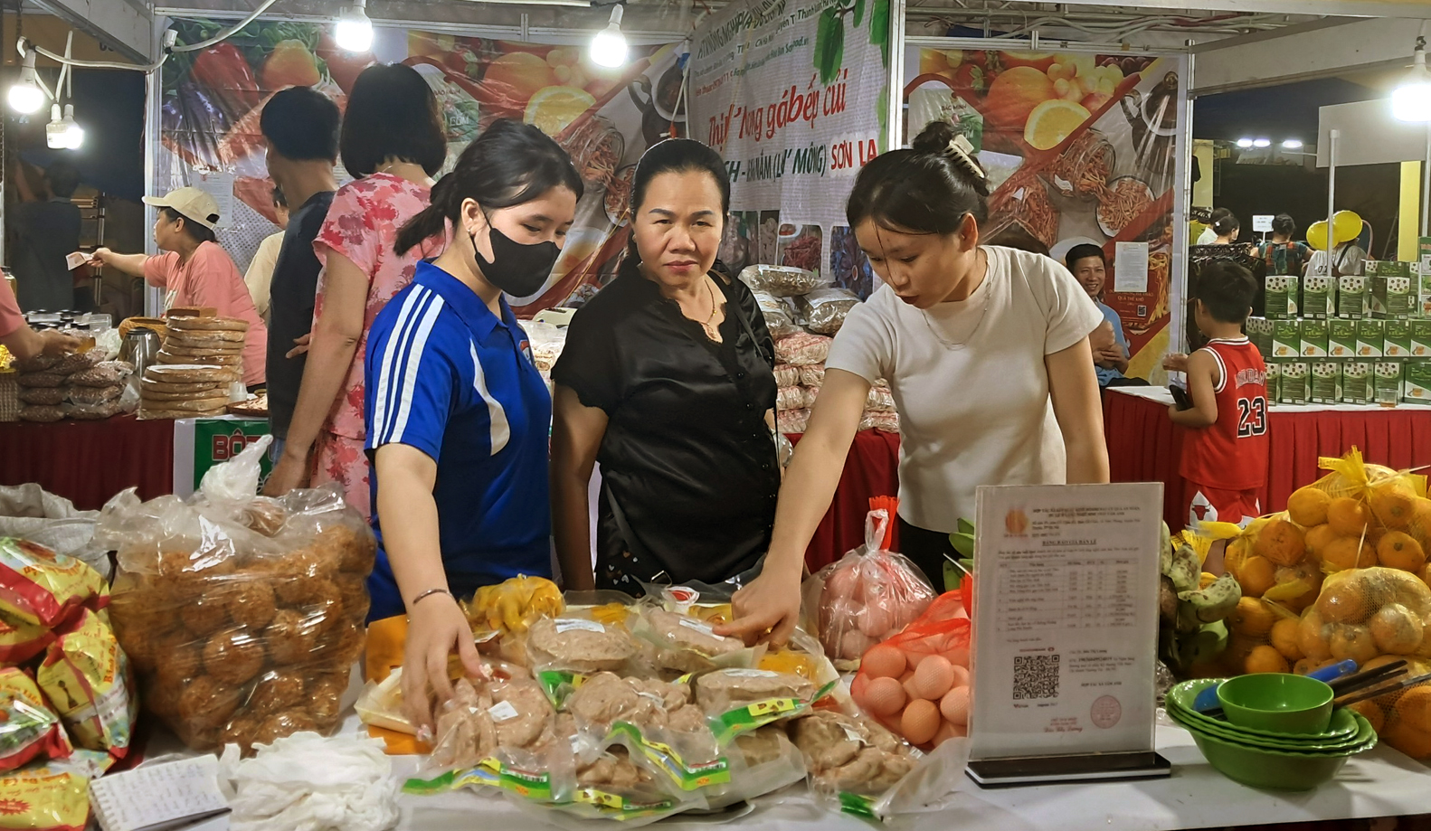 Đẩy mạnh kích thích tiêu dùng nội địa để hỗ trợ tăng trưởng kinh tế.