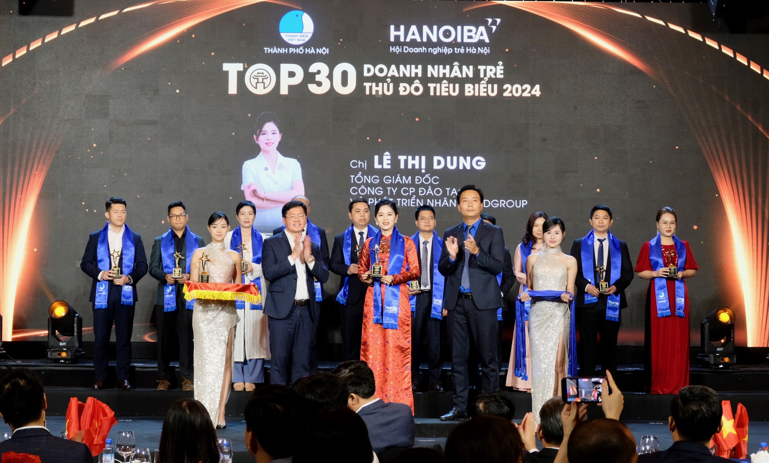 CEO Lê Dung, Tổng giám đốc Công ty CP đào tạo và phát triển nhân lực DGroup là một trong 30 doanh nhân trẻ Thủ đô tiêu biểu năm 2024.