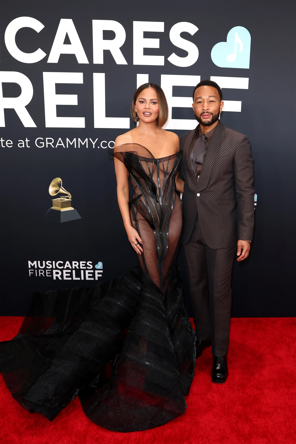 Ca sĩ John Legend tới cùng vợ - người mẫu Chrissy Teigen.