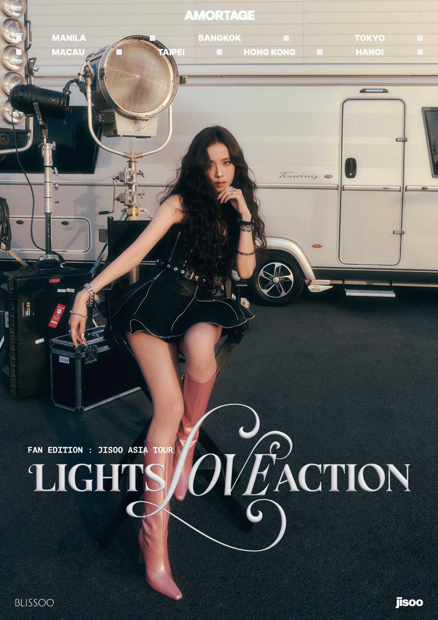 Công ty quản lý của Jisoo (thành viên nhóm nhạc BlackPink) bất ngờ thông báo về tour họp fan châu Á mang tên "Lights, love, action". Một trong những điểm đến của tour là Thủ đô Hà Nội, Việt Nam.