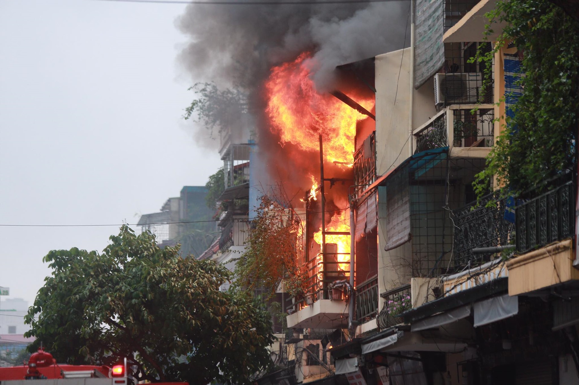 Cháy nhà trên phố cổ Hà Nội một người tử vong pccchainam