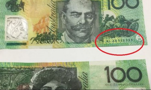 Điểm qua hình ảnh đồng tiền giả mệnh giá 100 đô Úc để tránh mất tiền oan. Với những trang bị kỹ thuật hiện đại, các sản phẩm giả mạo không ngừng nâng cao sự khó nhận biết, điều này đòi hỏi người dùng phải cẩn thận hơn bao giờ hết.