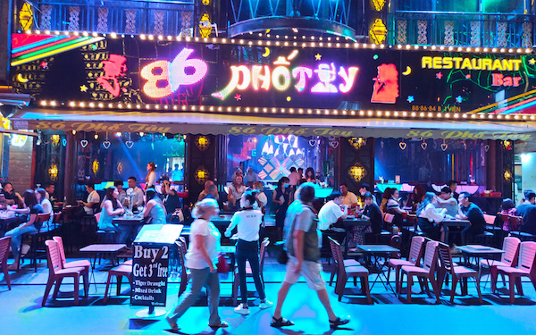 TP Hồ Chí Minh: Từ ngày 1/3, nhà hàng được hoạt động trở lại, tiếp tục đóng  cửa quán bar