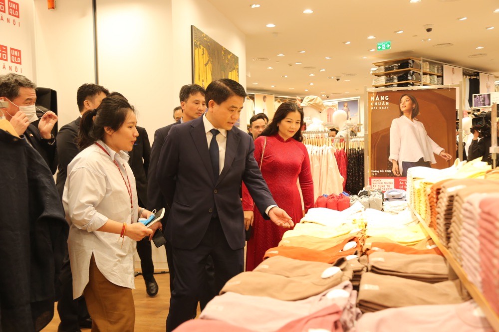 Uniqlo công bố khai trương 3 cửa hàng mới tại Hà Nội  VTVVN