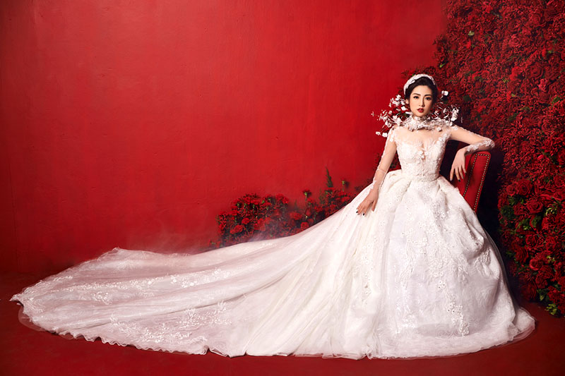 Cận cảnh chiếc váy cưới đính kim cương 18 carat của Hoa hậu Lương Thùy Linh