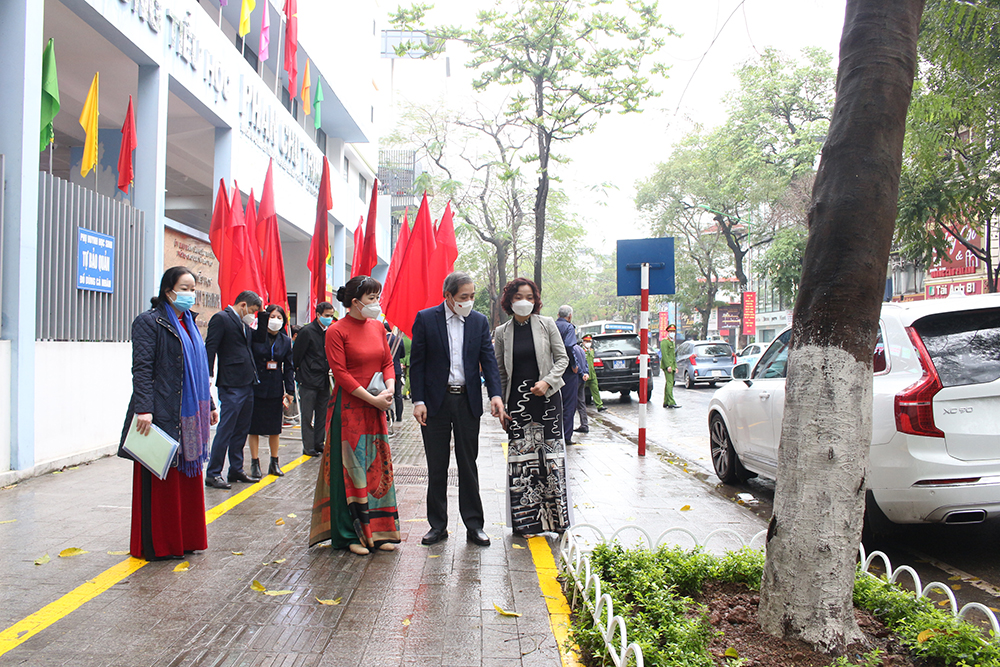 Công trình "phủ xanh gốc cây" của Hội LHPN quận Ba Đình chào mừng Đại hội đại biểu phụ nữ toàn quốc lần XIII. 