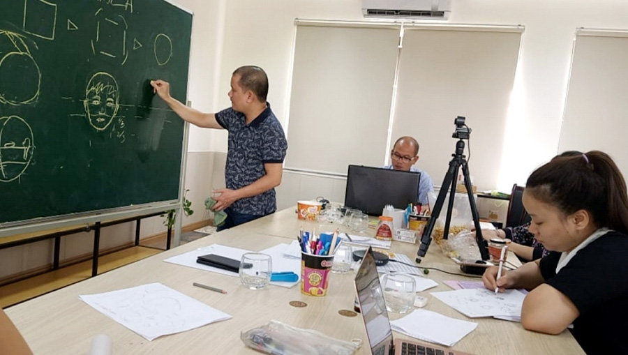 Hoạt động của nhóm tác giả dự án khởi nghiệp sáng tạo Đại học Mở Hà Nội. Ảnh: Hoa Thành