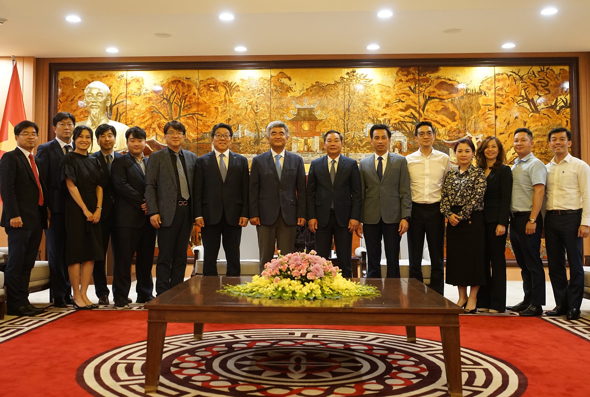 Đoàn đại biểu công ty Daewoo E&C và đại diện lãnh đạo, cán bộ TP. 