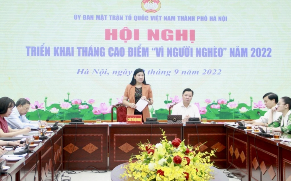 Ủy viên Ban Thường vụ Thành ủy, Chủ tịch Ủy ban MTTQ Việt Nam TP Hà Nội Nguyễn Lan Hương phát biểu tại hội nghị