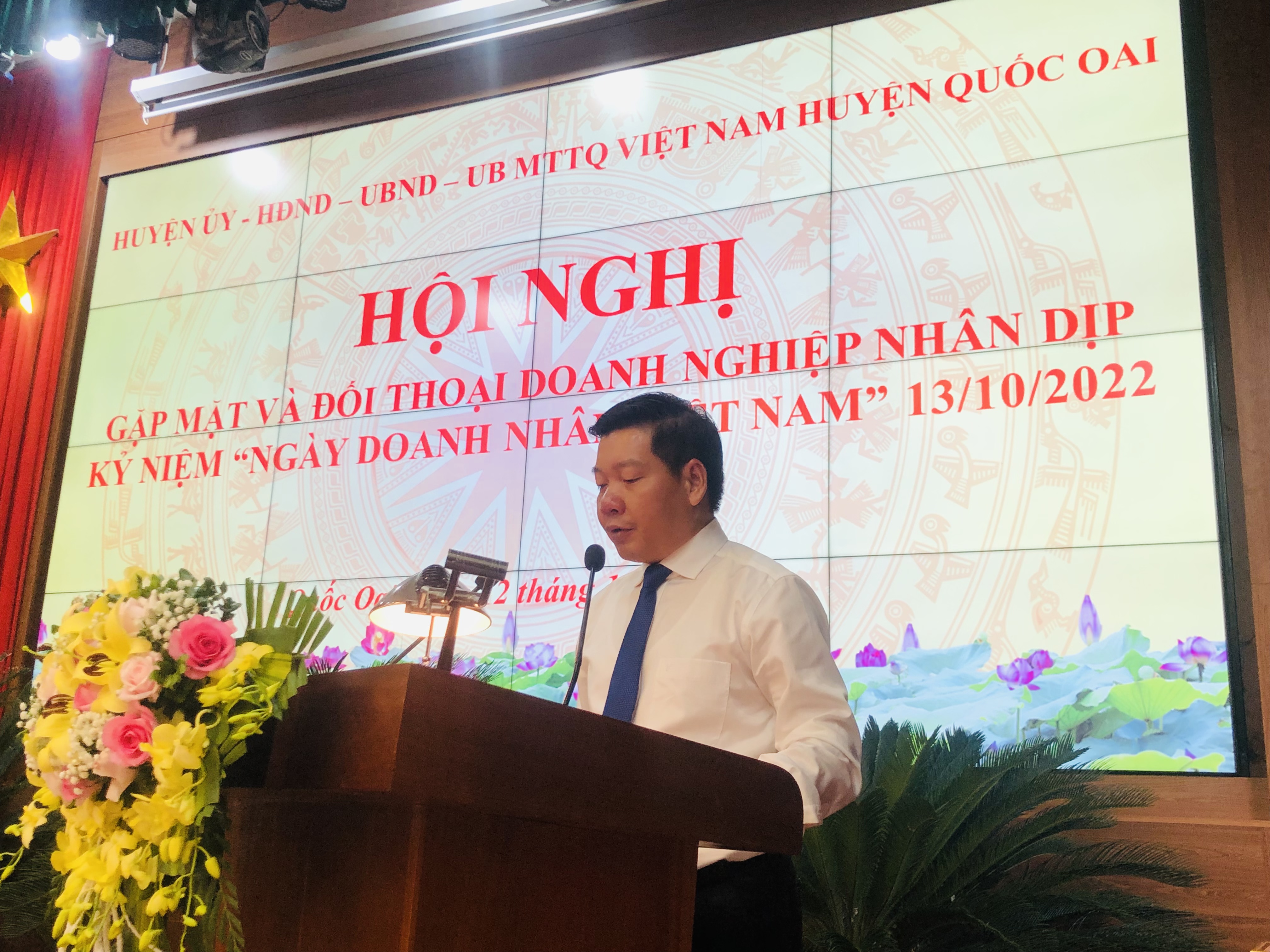 Chủ tịch UBND huyện Quốc Oai Nguyễn Trường Sơn phát biểu tại hội nghị.