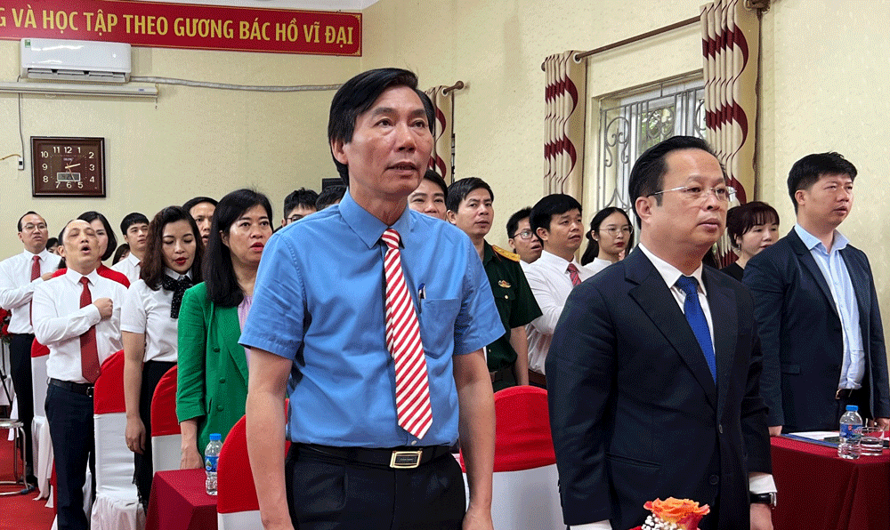 Hà Đông: 7 học sinh ưu tú Trường THPT Lê Lợi được kết nạp Đảng