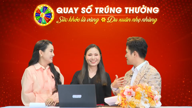 Nhiều khách hàng hào hứng, tham gia trực tiếp trong các buổi livestream để giành cơ hội nhận quà giá trị từ Chương trình quay số trúng thưởng 2024 của ECO Pharma.