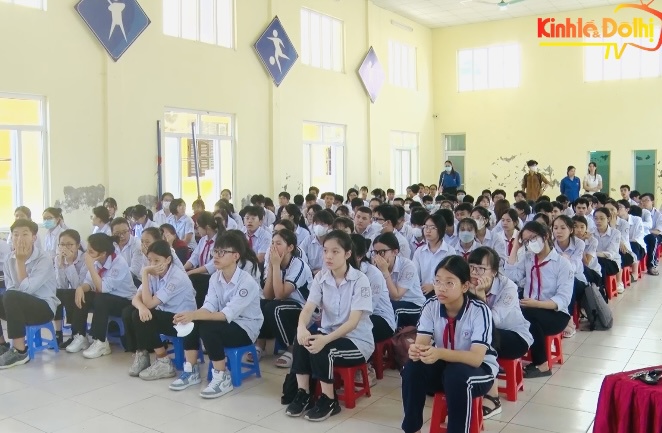 Tuyên truyền phòng chống đuối nước và tai nạn thương tích cho học sinh Trường THCS Trần Phú.