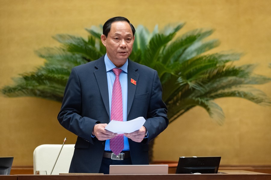 Phó Chủ tịch Quốc hội Trần Quang Phương điều hành phiên thảo luận.