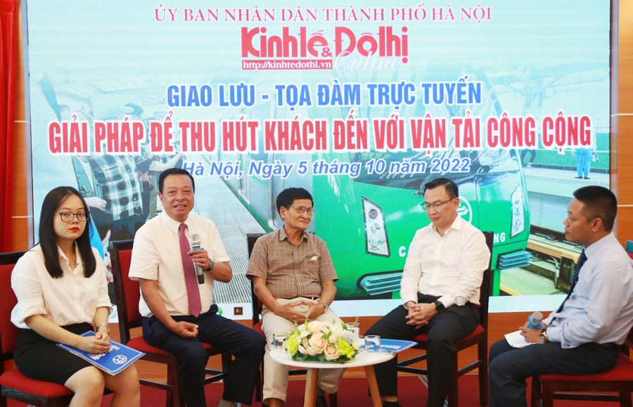 Buổi tọa đàm - giao lưu trực tuyến với chủ đề “Giải pháp để hút khách đến với vận tải công cộng” do Báo Kinh tế & Đô thị tổ chức. Ảnh: Phạm Công