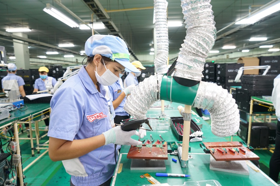 Sản xuất thiết bị điện tử xuất khẩu tại Công ty TNHH Katolec Việt Nam, Khu công nghiệp Quang Minh, Hà Nội. Ảnh: Phạm Hùng  