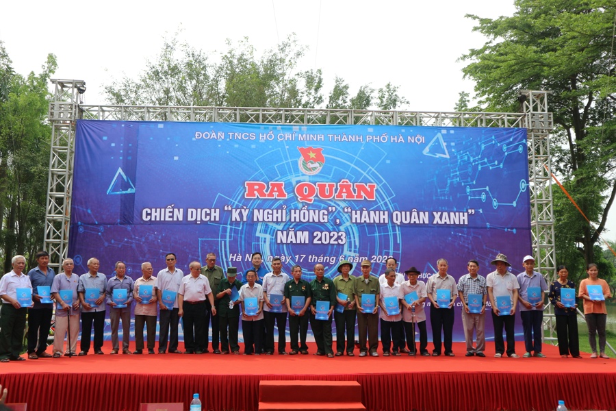 Thành đoàn Hà Nội tổ chức các hoạt động ý nghĩa trong chiến dịch Kỳ nghỉ hồng, Hành quân xanh. 
