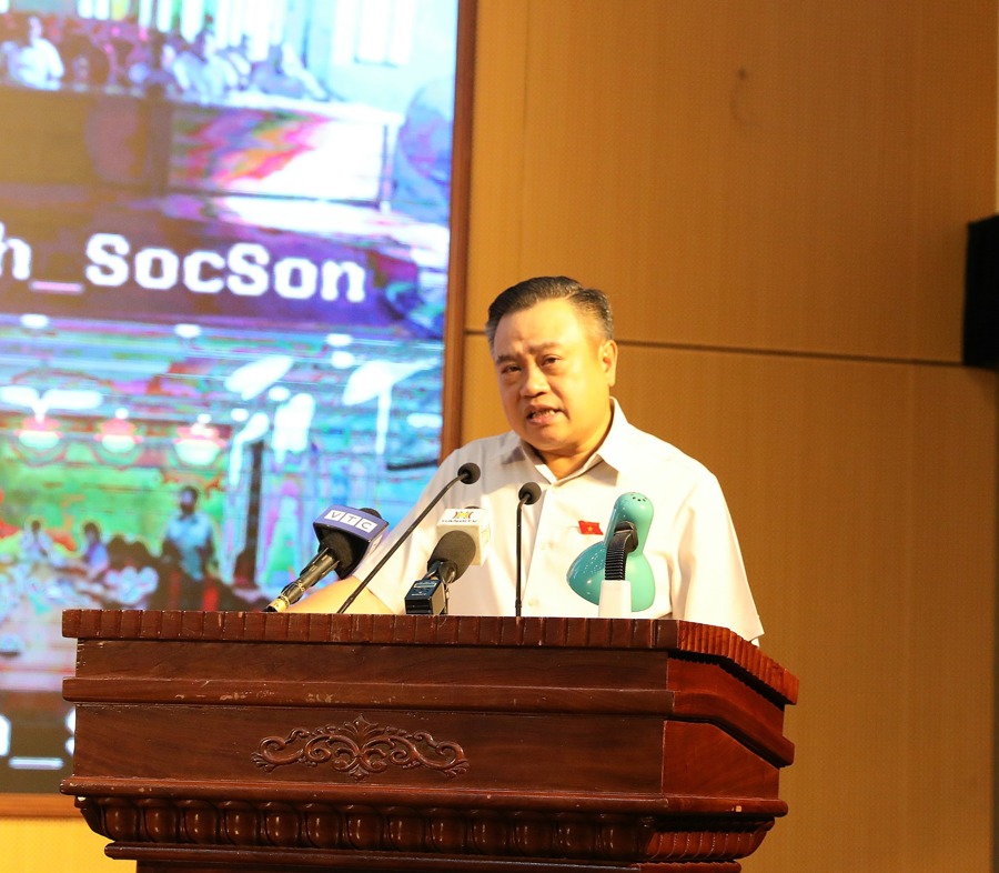 Chủ tịch UBND TP Trần Sỹ Thanh trả lời kiến nghị của cử tri.