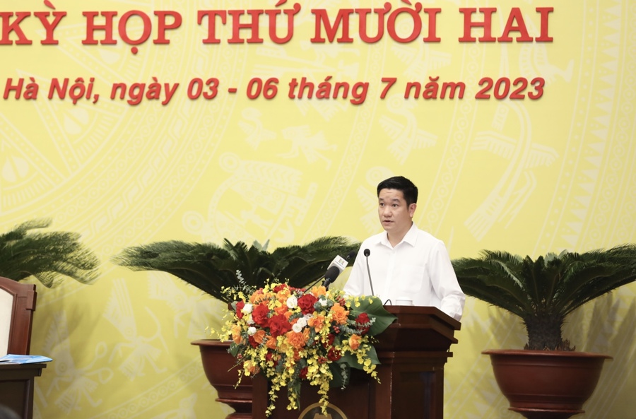 Giám đốc Sở TN&MT Hà Nội Nguyễn Huy Cường trình bày tờ trình