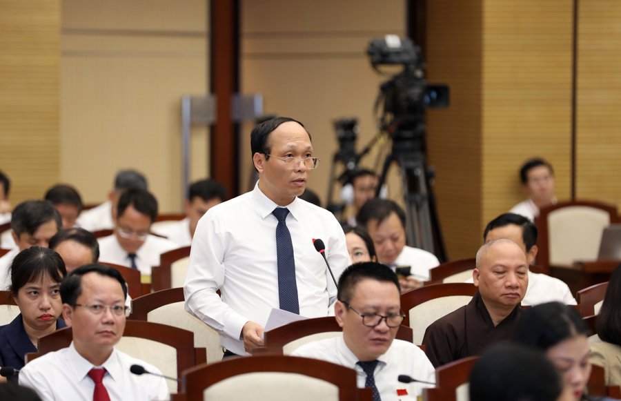 Đại biểu Lưu Quang Huy (Tổ ĐB huyện Sóc Sơn) đặt câu hỏi chất vấn.