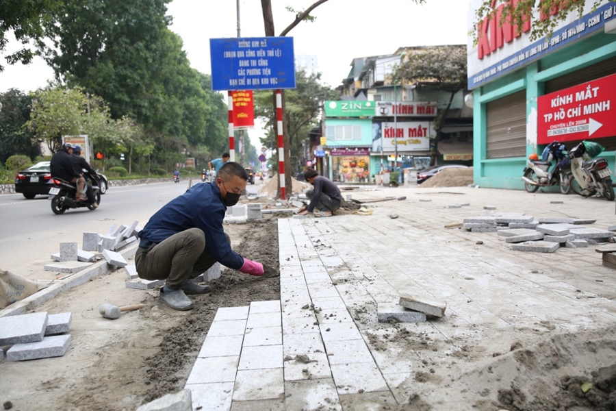 Công tác khảo sát, thiết kế, công tác hạ ngầm, chất lượng thi công vỉa hè đã được nâng lên đáng kể (Ảnh: Thanh Hải)