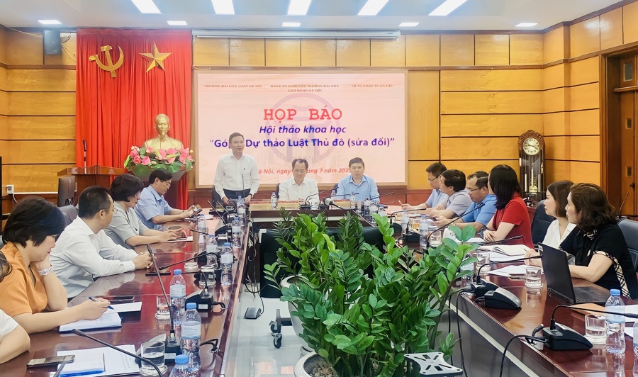 Quang cảnh cuộc họp báo Hội thảo khoa học “Góp ý Luật Thủ đô (sửa đổi)”, diễn ra hôm 28/7